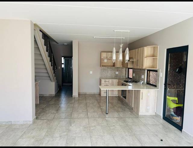 3 BEDROOM TOWNHOUSE FOR SALE IN DIE HEUWEL